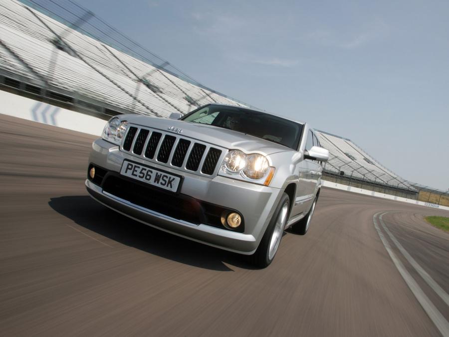  Jeep Grand Cherokee SRT8 2006 года  (UK) (фото 12 из 15)